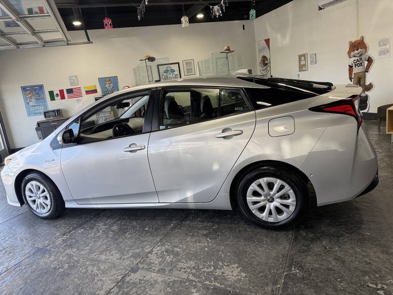 Toyota Prius Vehicle Full-screen Gallery Image 20