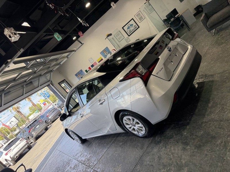 Toyota Prius Vehicle Full-screen Gallery Image 21