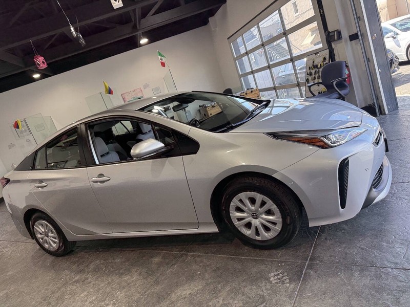 Toyota Prius Vehicle Full-screen Gallery Image 36