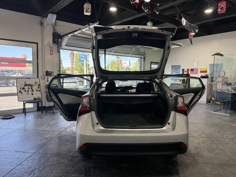 Toyota Prius Vehicle Full-screen Gallery Image 49