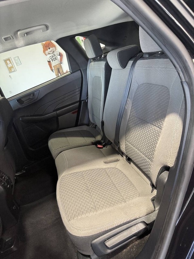 Ford Escape Vehicle Full-screen Gallery Image 33