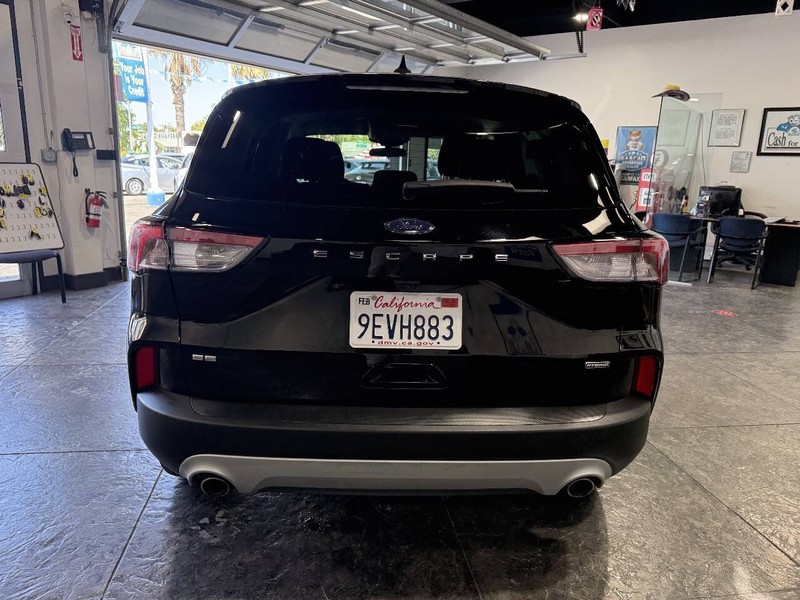 Ford Escape Vehicle Full-screen Gallery Image 19
