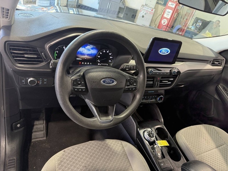 Ford Escape Vehicle Full-screen Gallery Image 31