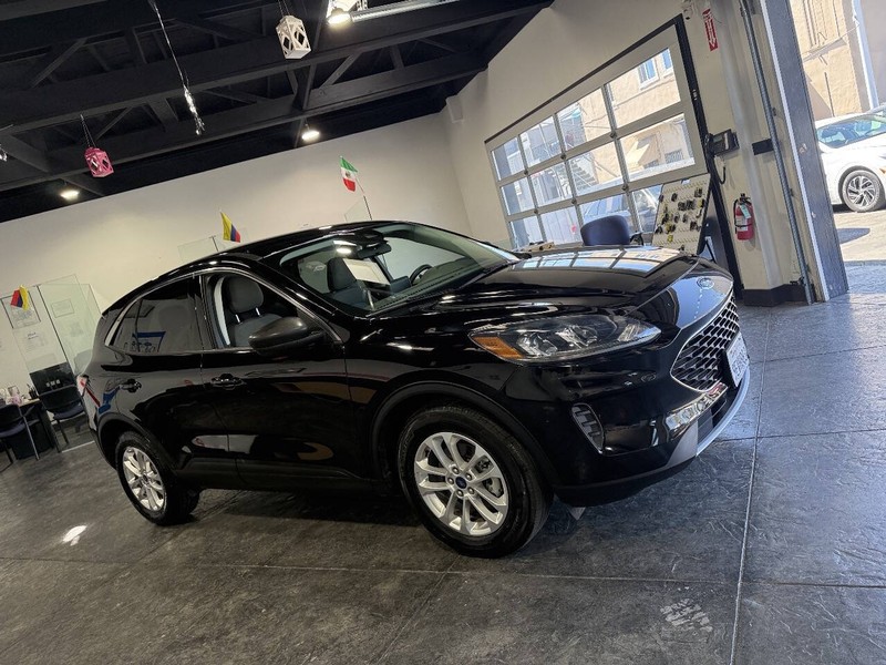 Ford Escape Vehicle Full-screen Gallery Image 36