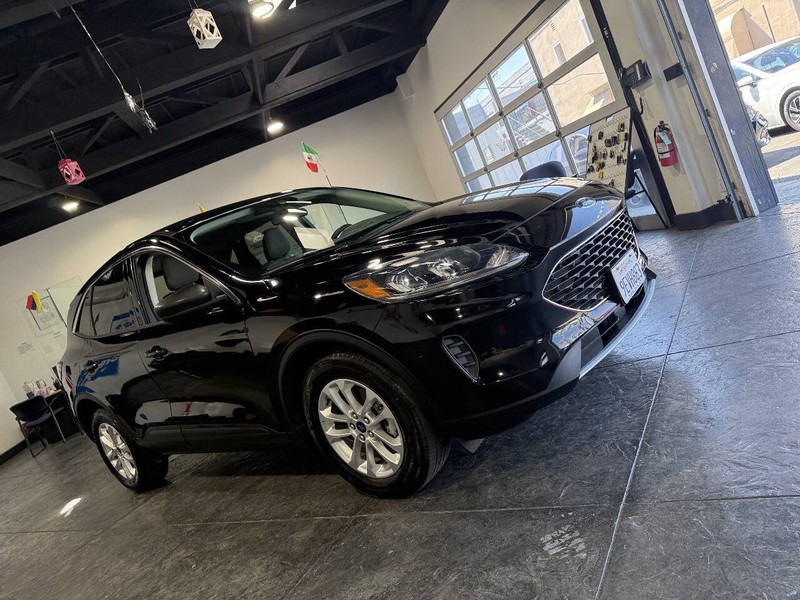 Ford Escape Vehicle Full-screen Gallery Image 39