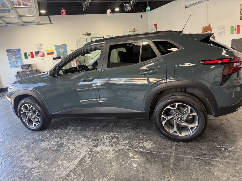 Chevrolet Trax Vehicle Full-screen Gallery Image 12
