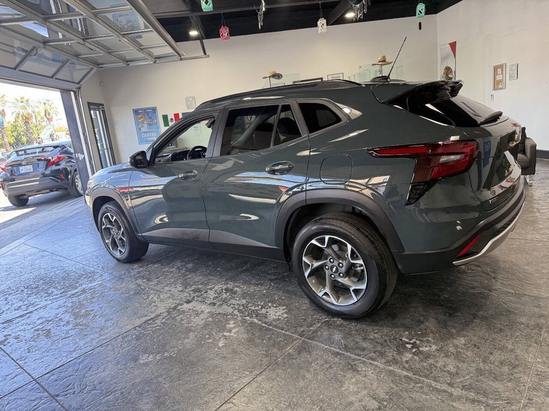 Chevrolet Trax Vehicle Full-screen Gallery Image 15