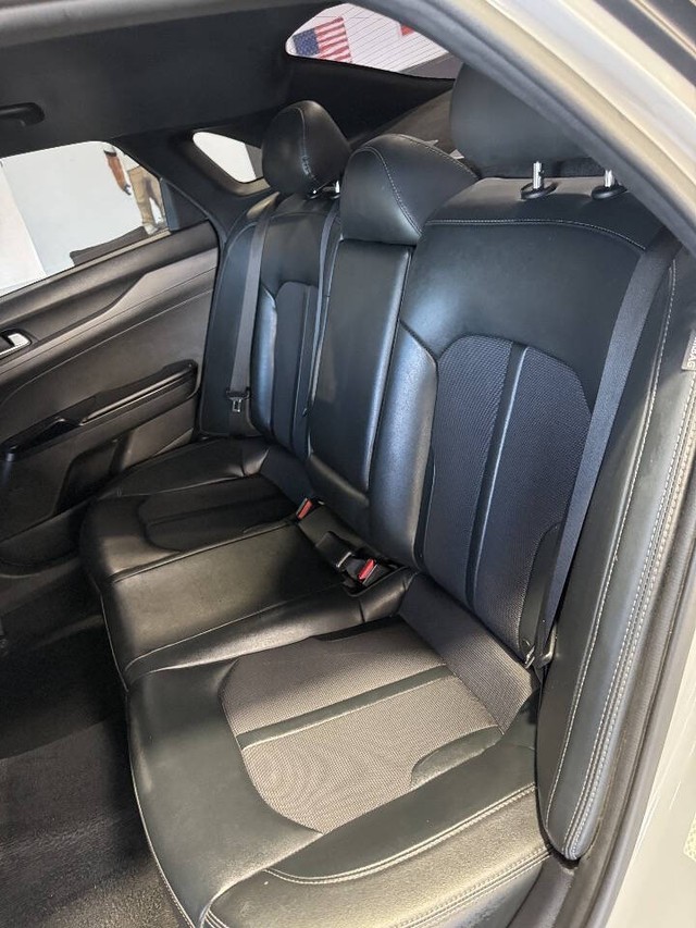 Kia K5 Vehicle Full-screen Gallery Image 41