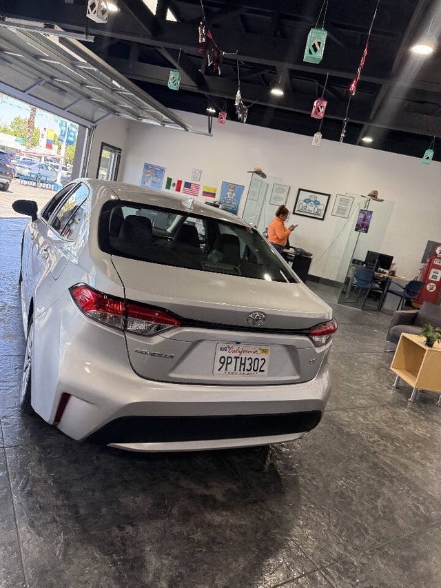 Toyota Corolla Vehicle Full-screen Gallery Image 22
