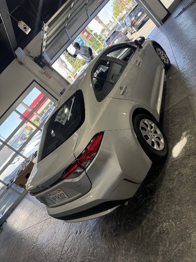 Toyota Corolla Vehicle Full-screen Gallery Image 30