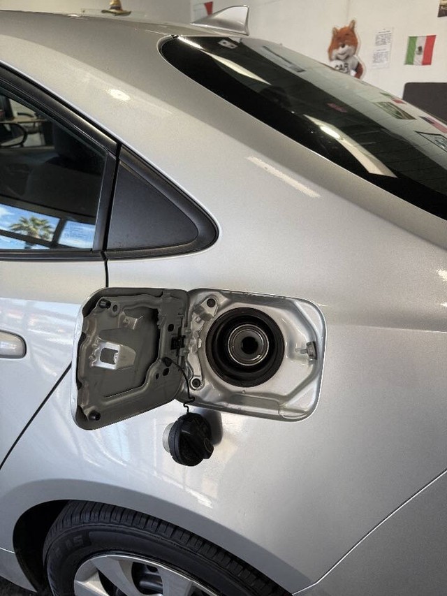 Toyota Corolla Vehicle Full-screen Gallery Image 35