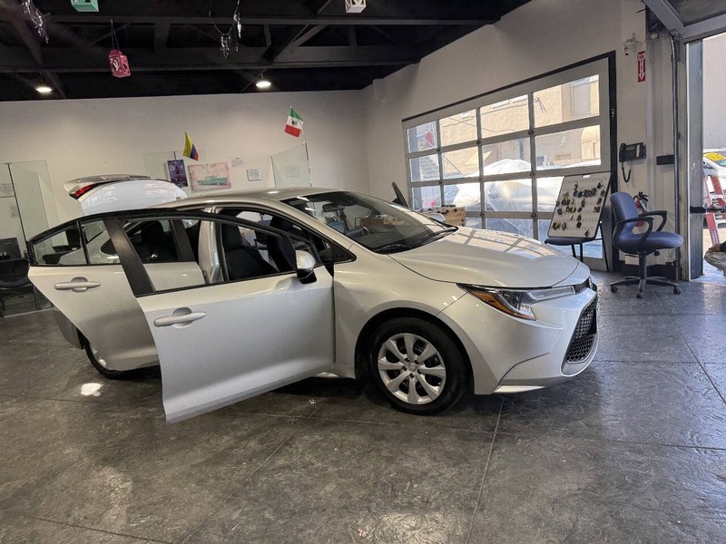 Toyota Corolla Vehicle Full-screen Gallery Image 15