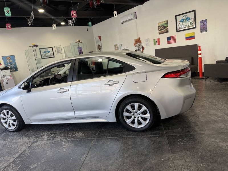 Toyota Corolla Vehicle Full-screen Gallery Image 16