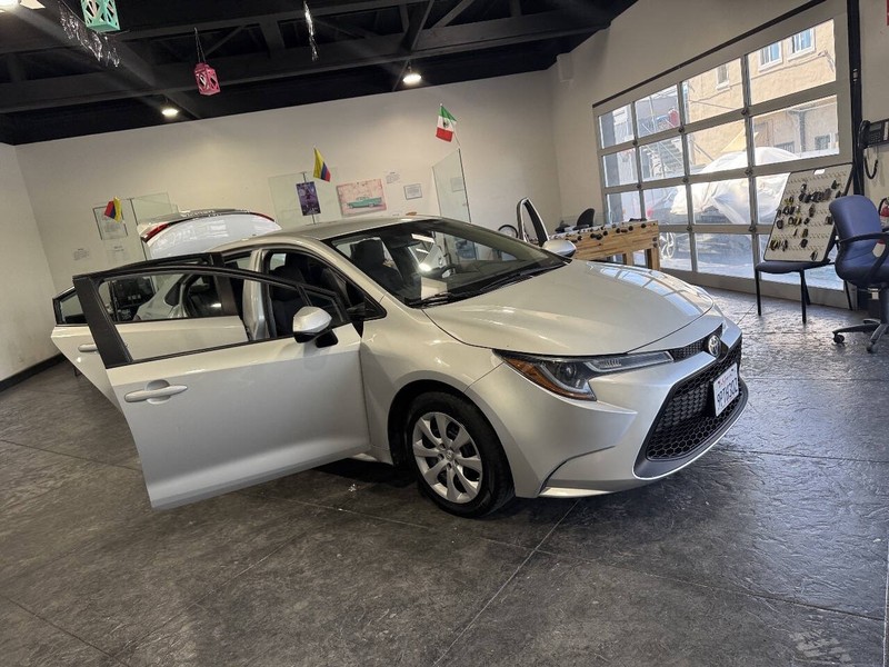 Toyota Corolla Vehicle Full-screen Gallery Image 17