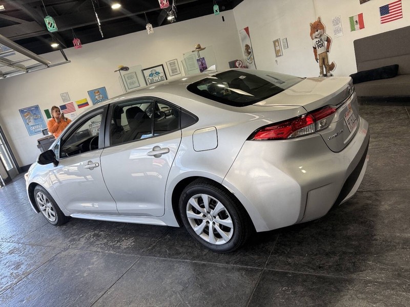 Toyota Corolla Vehicle Full-screen Gallery Image 18