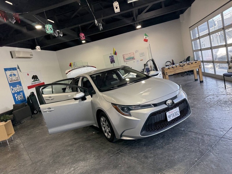 Toyota Corolla Vehicle Full-screen Gallery Image 19