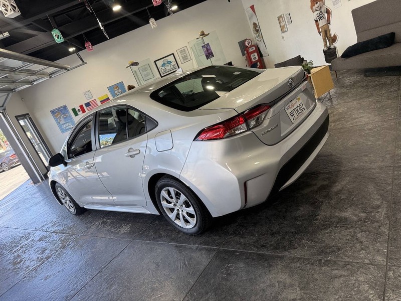 Toyota Corolla Vehicle Full-screen Gallery Image 20
