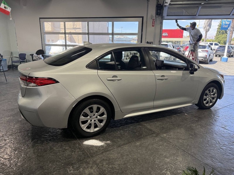 Toyota Corolla Vehicle Full-screen Gallery Image 32
