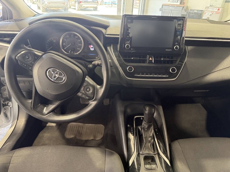Toyota Corolla Vehicle Full-screen Gallery Image 33