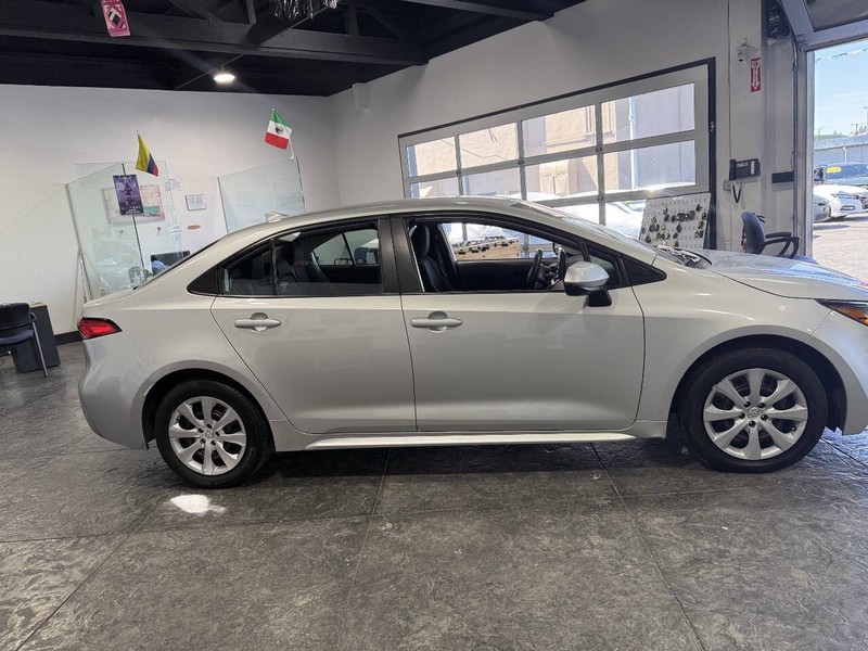 Toyota Corolla Vehicle Full-screen Gallery Image 34