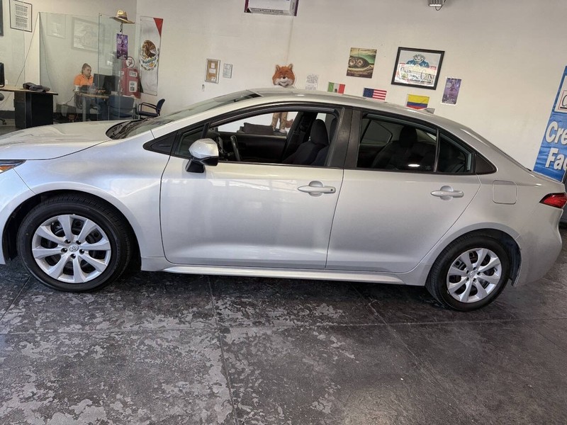 Toyota Corolla Vehicle Full-screen Gallery Image 43