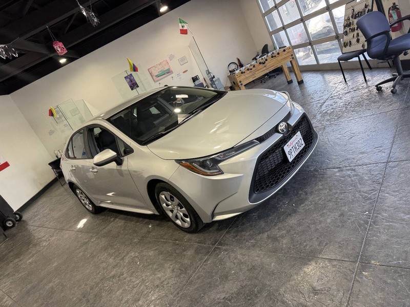 Toyota Corolla Vehicle Full-screen Gallery Image 45