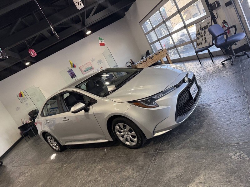 Toyota Corolla Vehicle Full-screen Gallery Image 48