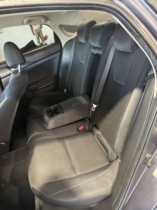 Honda Insight Vehicle Full-screen Gallery Image 43