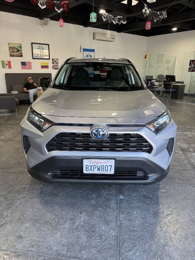 Toyota RAV4 Hybrid Vehicle Full-screen Gallery Image 03