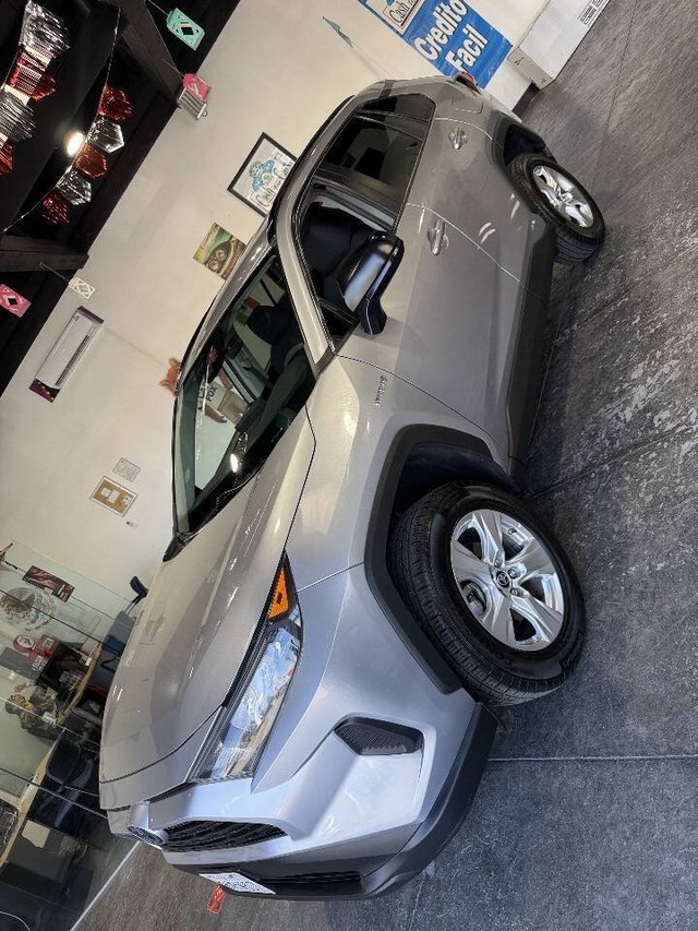 Toyota RAV4 Hybrid Vehicle Full-screen Gallery Image 12