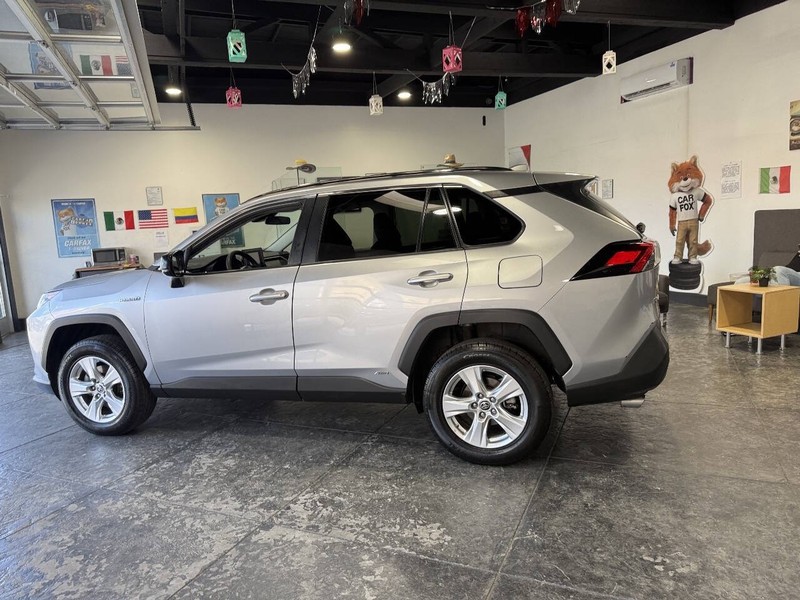Toyota RAV4 Hybrid Vehicle Full-screen Gallery Image 14