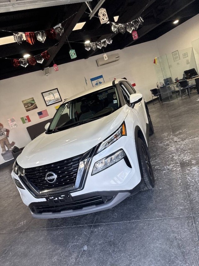 Nissan Rogue Vehicle Full-screen Gallery Image 07