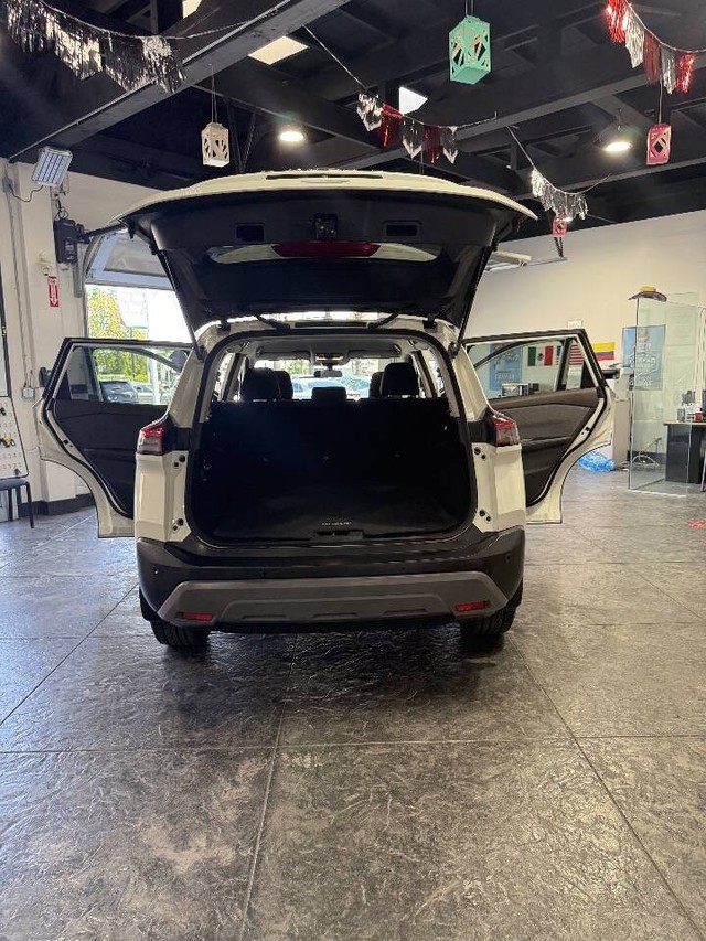 Nissan Rogue Vehicle Full-screen Gallery Image 44
