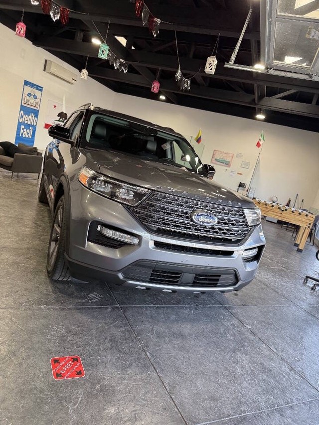 Ford Explorer Vehicle Full-screen Gallery Image 19