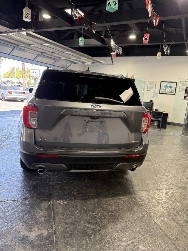 Ford Explorer Vehicle Full-screen Gallery Image 20