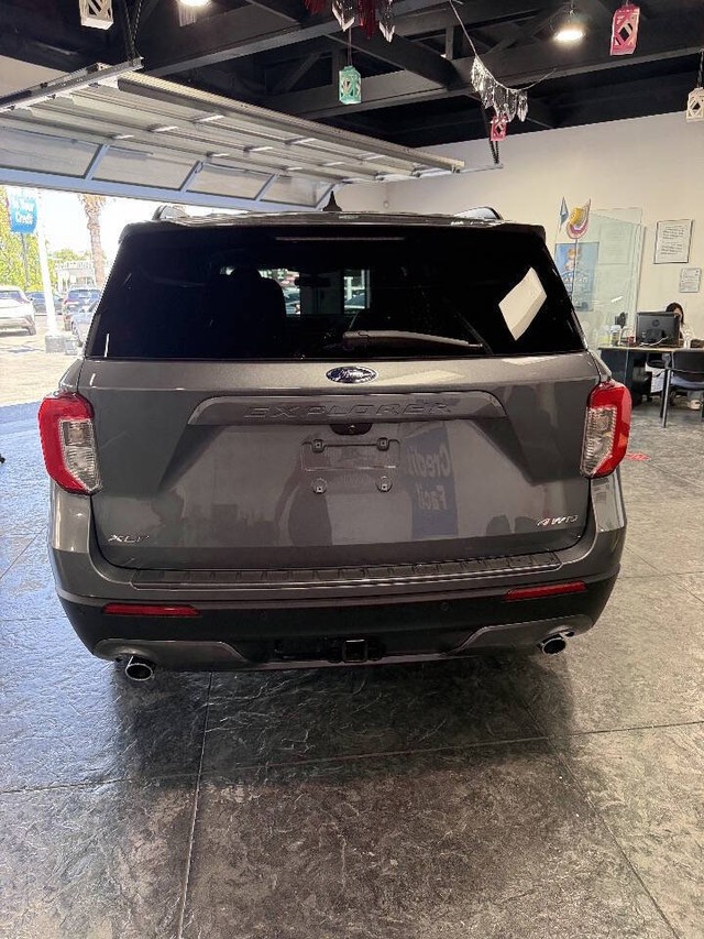 Ford Explorer Vehicle Full-screen Gallery Image 28