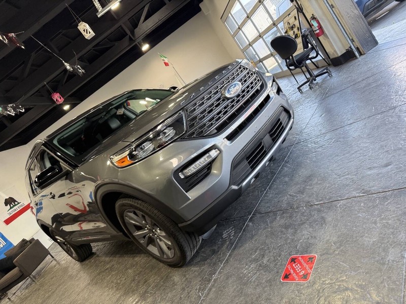 Ford Explorer Vehicle Full-screen Gallery Image 23