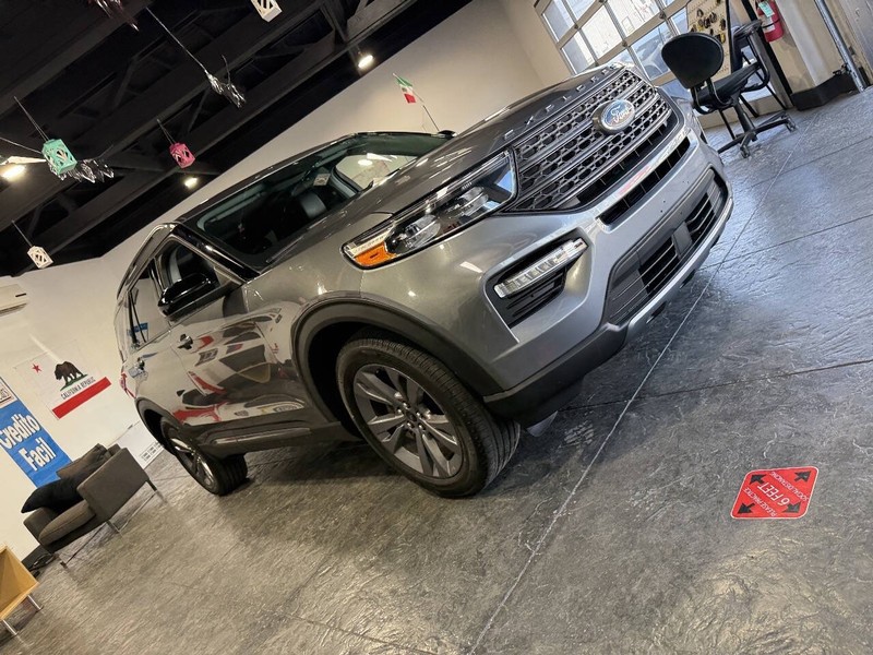 Ford Explorer Vehicle Full-screen Gallery Image 25