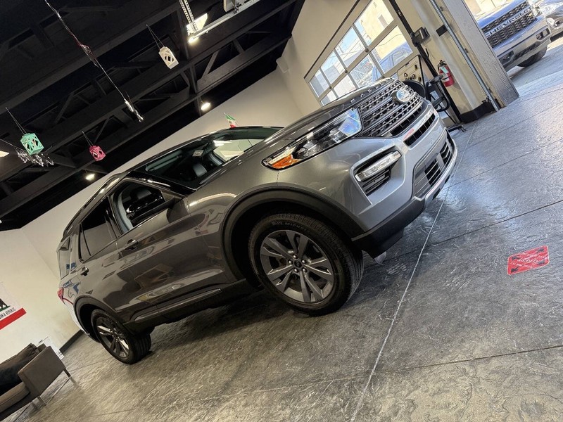 Ford Explorer Vehicle Full-screen Gallery Image 27