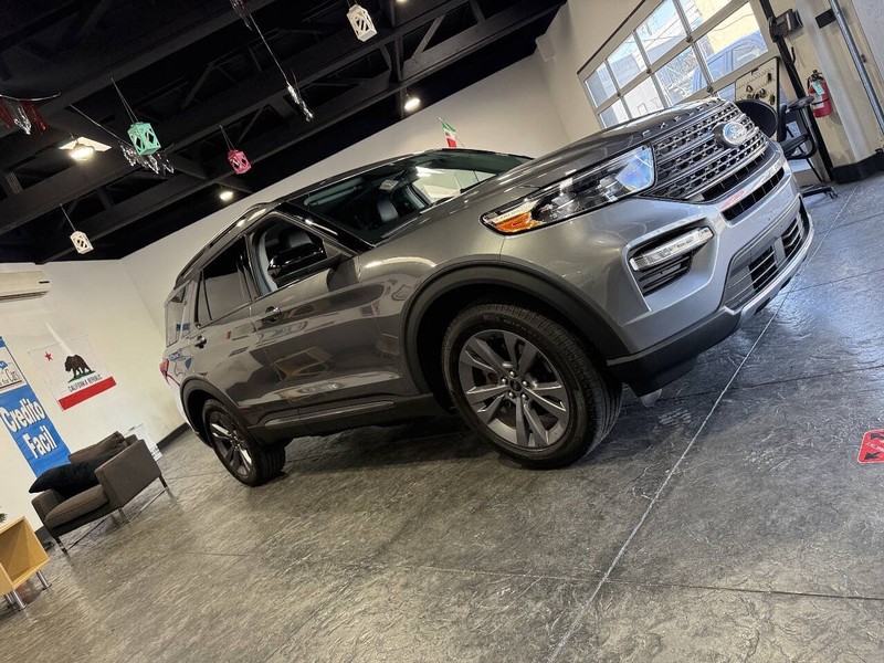 Ford Explorer Vehicle Full-screen Gallery Image 29