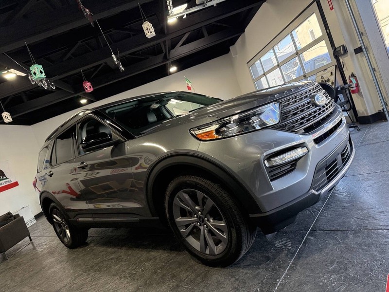 Ford Explorer Vehicle Full-screen Gallery Image 30