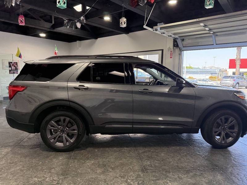 Ford Explorer Vehicle Full-screen Gallery Image 31