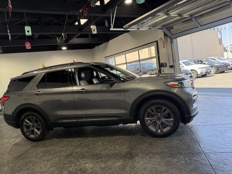 Ford Explorer Vehicle Full-screen Gallery Image 32
