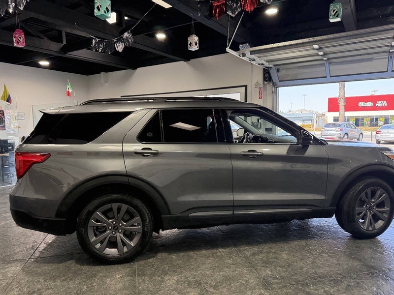 Ford Explorer Vehicle Full-screen Gallery Image 33