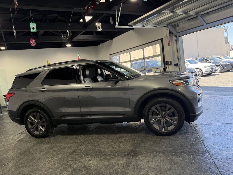 Ford Explorer Vehicle Full-screen Gallery Image 34