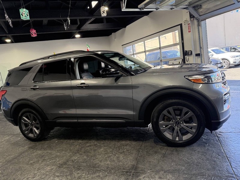 Ford Explorer Vehicle Full-screen Gallery Image 35