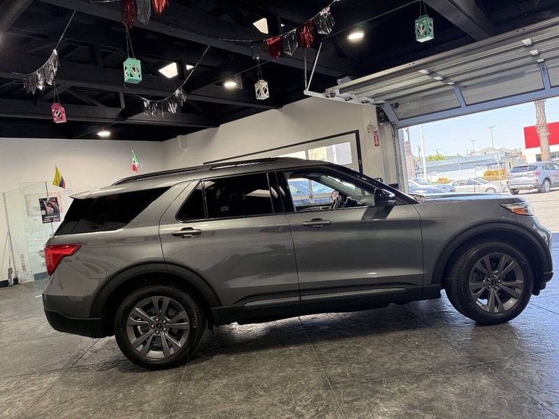 Ford Explorer Vehicle Full-screen Gallery Image 39