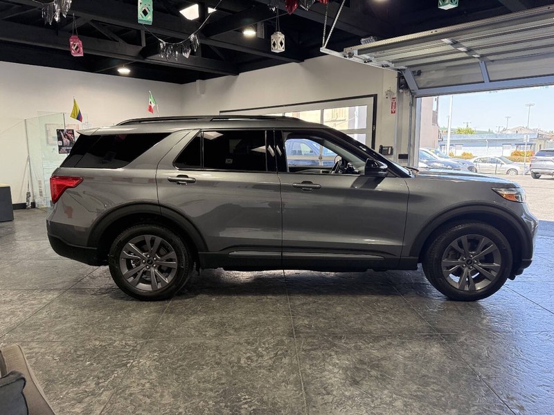 Ford Explorer Vehicle Full-screen Gallery Image 40