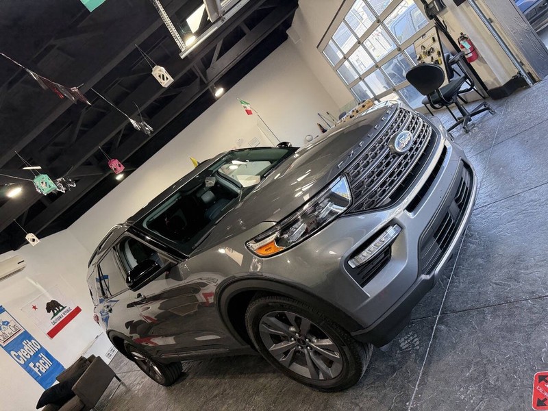 Ford Explorer Vehicle Full-screen Gallery Image 41
