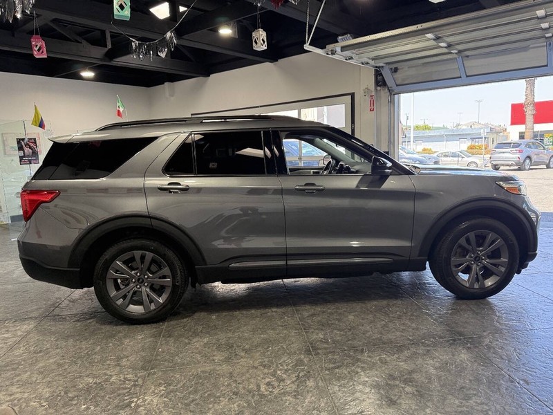 Ford Explorer Vehicle Full-screen Gallery Image 42